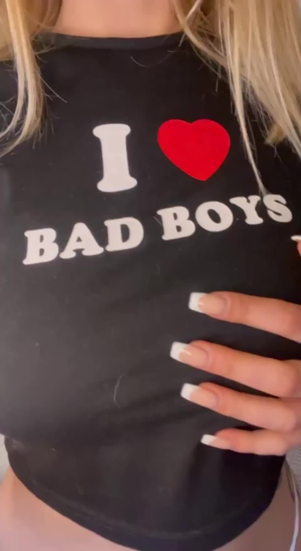 i love badboys who play with my boobs : video clip