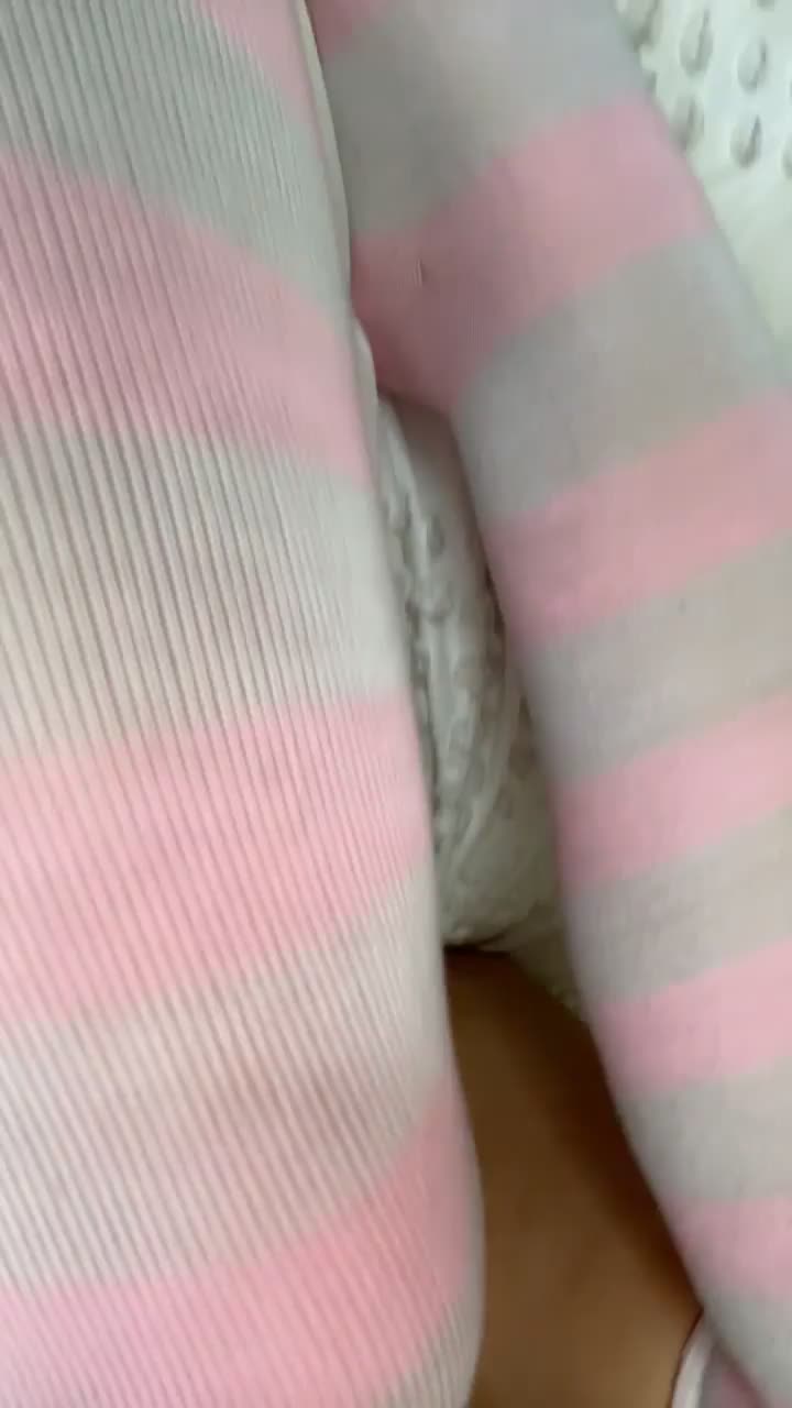 Would you put your head between my thighs? : video clip