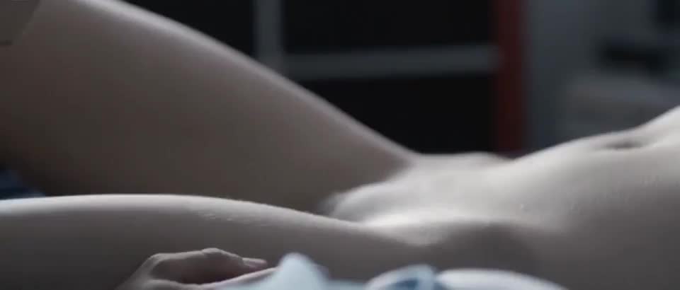 Marta Nieradkiewicz - Cunnilingus Scene in "Floating Skyscrapers" (2013) : video clip