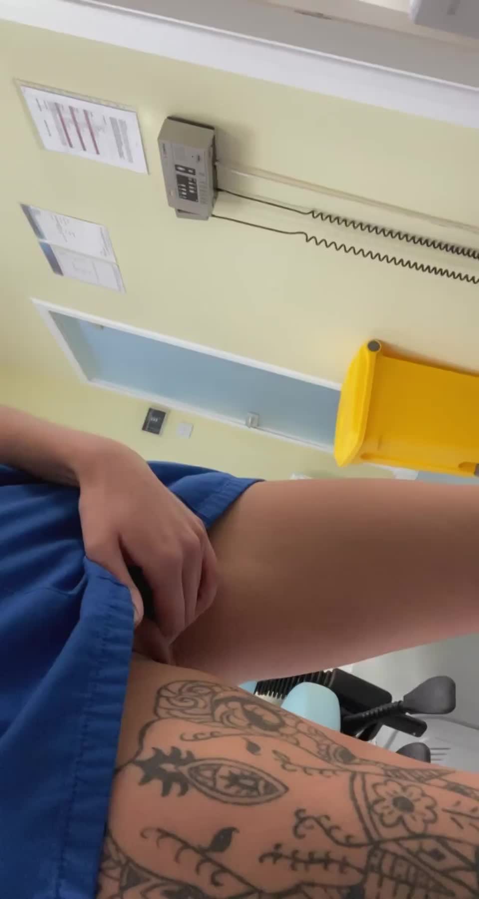 Risking everything to show you how slutty I am at work : video clip