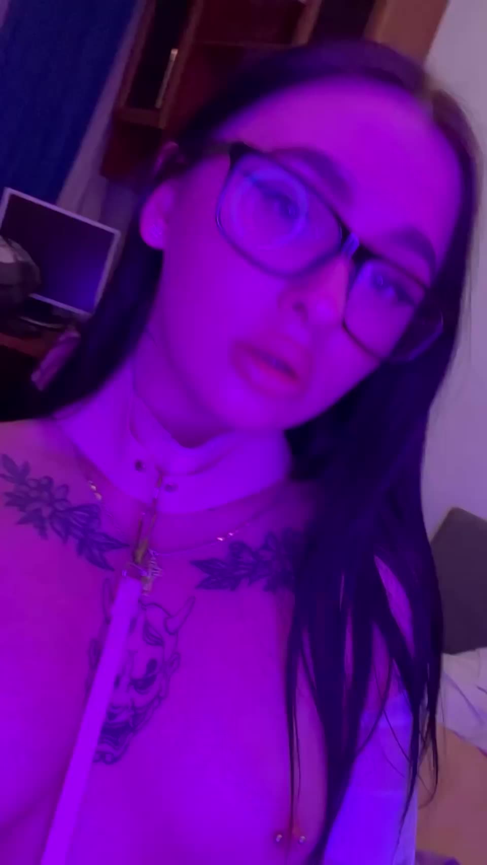 Imagine fucking this young babe every day : video clip