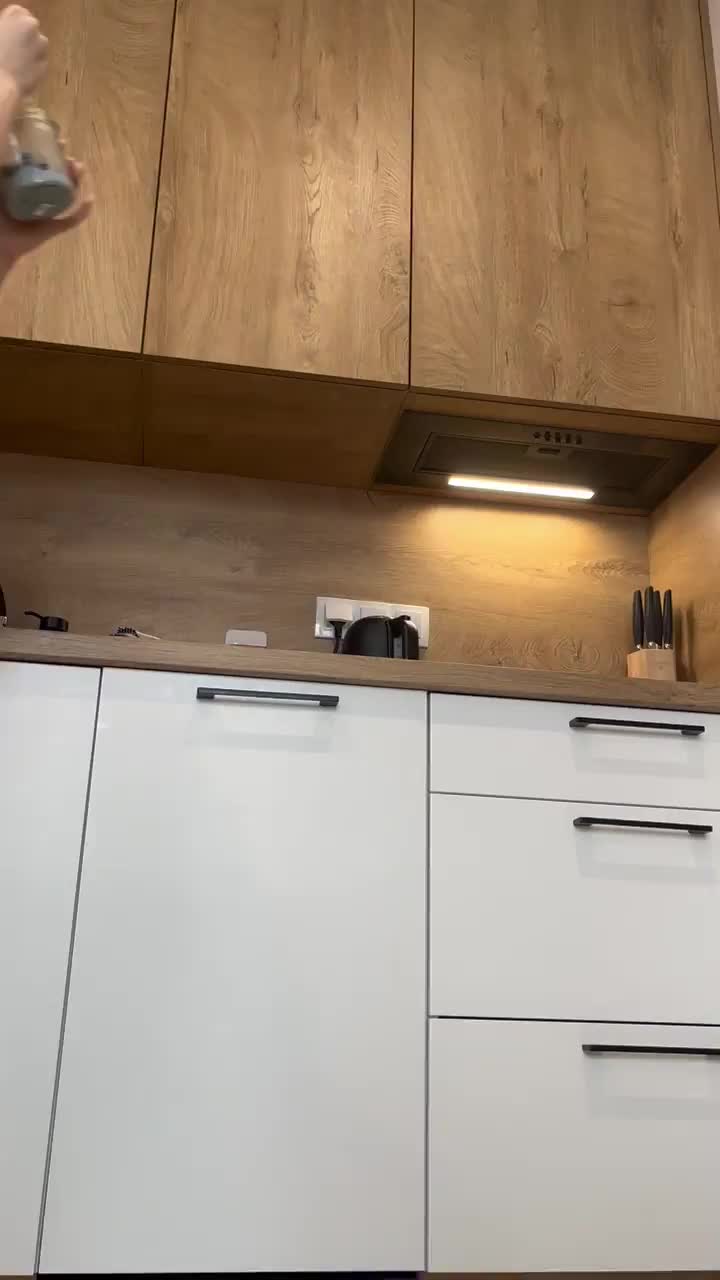 This is what making breakfast at my place looks like, would you date me? : video clip