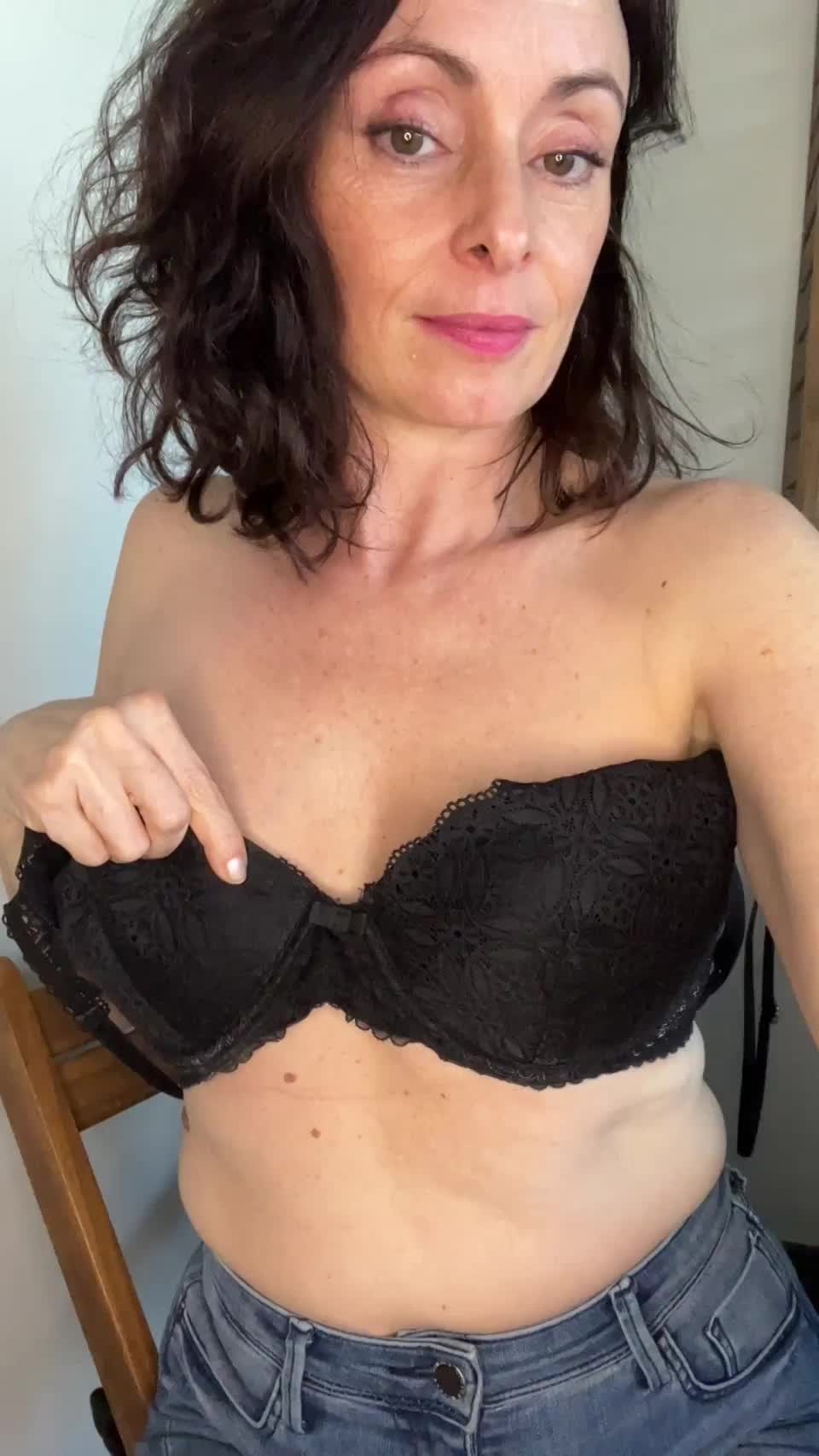 MILF titties make the best titties : video clip