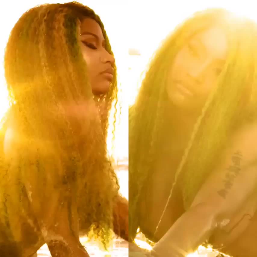 Nicki Minaj with her titties out : video clip