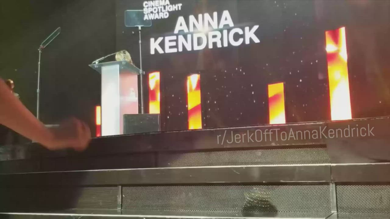 Anna Kendrick vs. the obvious upskirt cam : video clip
