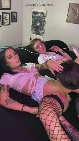 Goth Lesbian Threesome : video clip