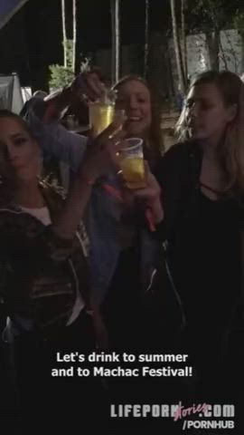 [MFFF] Guy fucks his 3 best friends at a concert : video clip