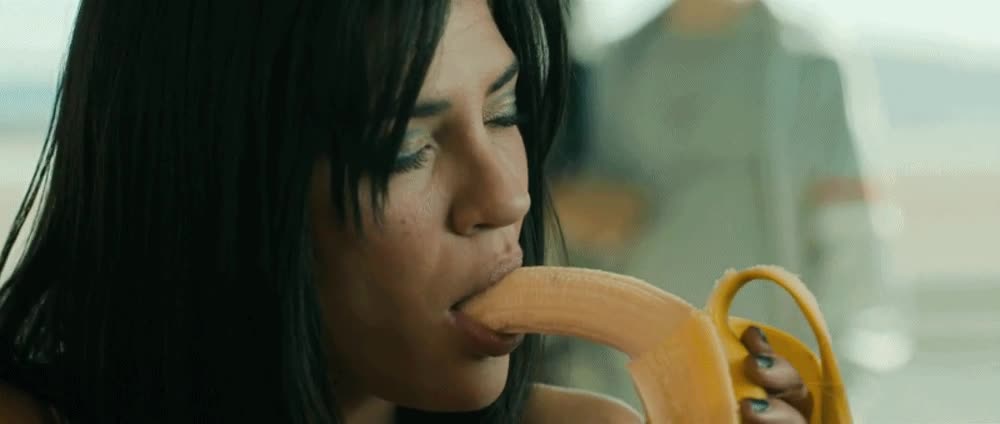 Jessica Szohr in Love Bite (2012) : video clip