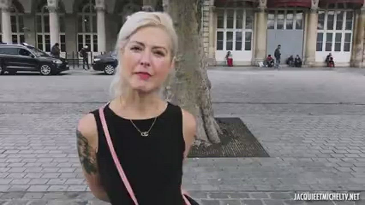 Sophie, 40 years old, publicist in Reims! : video clip