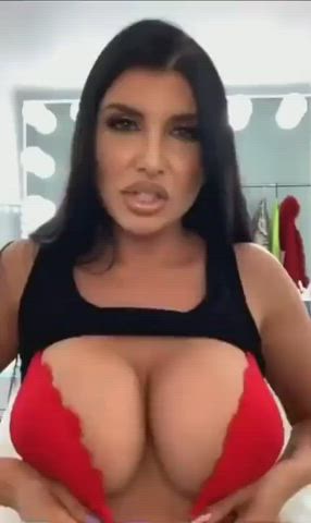 Mommy tits are a gooner’s weakness : video clip