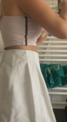 skinny girl with juicy ass in a skirt : video clip