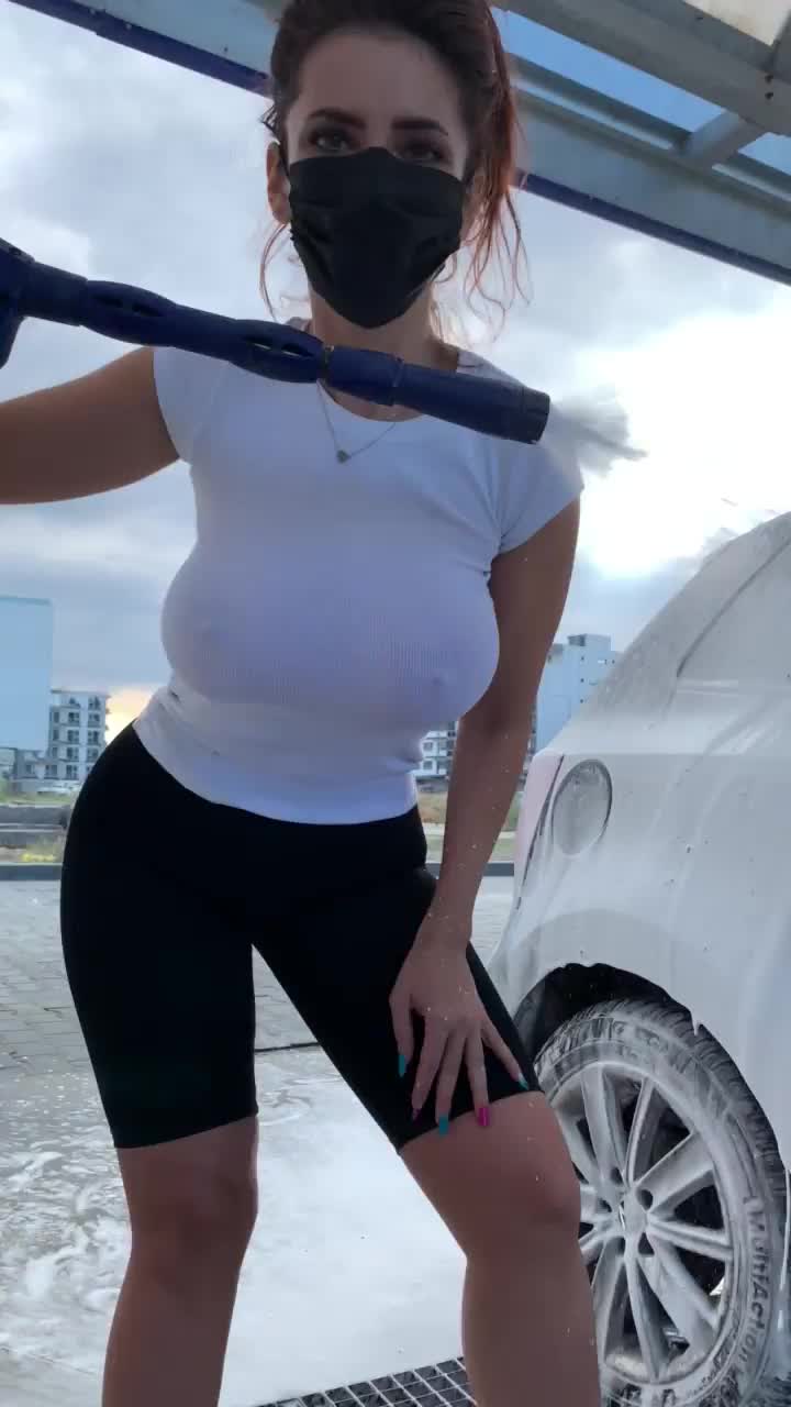At the car wash [gif] : video clip