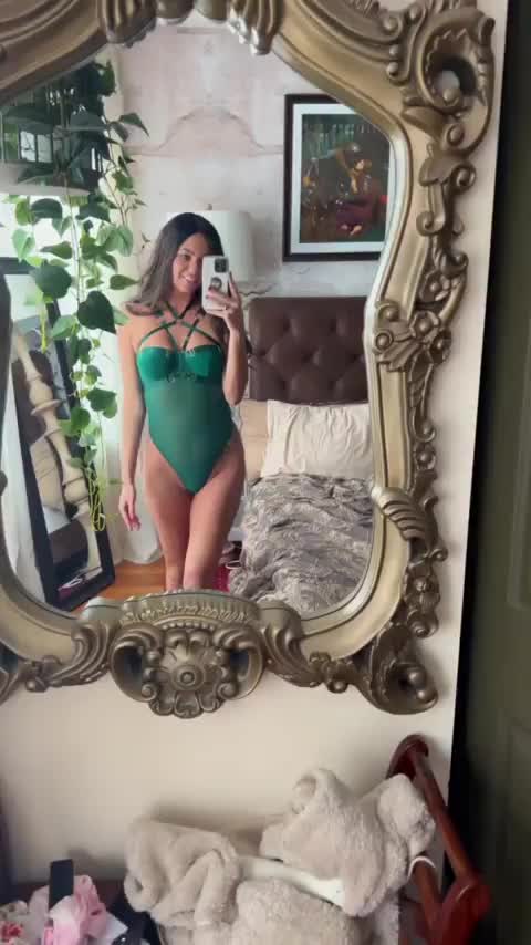 My body in green : video clip