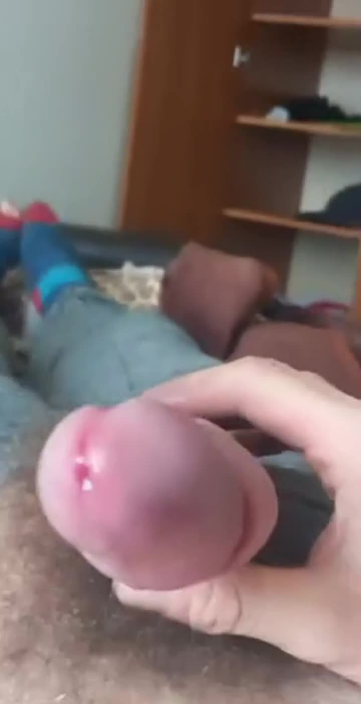 Little cum leak : video clip