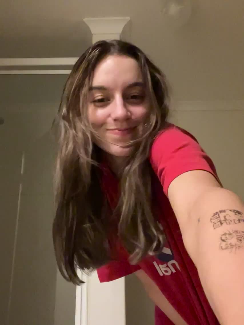 Finished my schoolwork now it’s time for bed but first I wanted to show my hair growth hehe : video clip