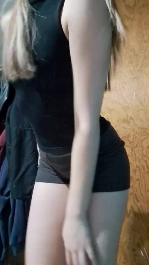 Feeling breedable after the gym : video clip