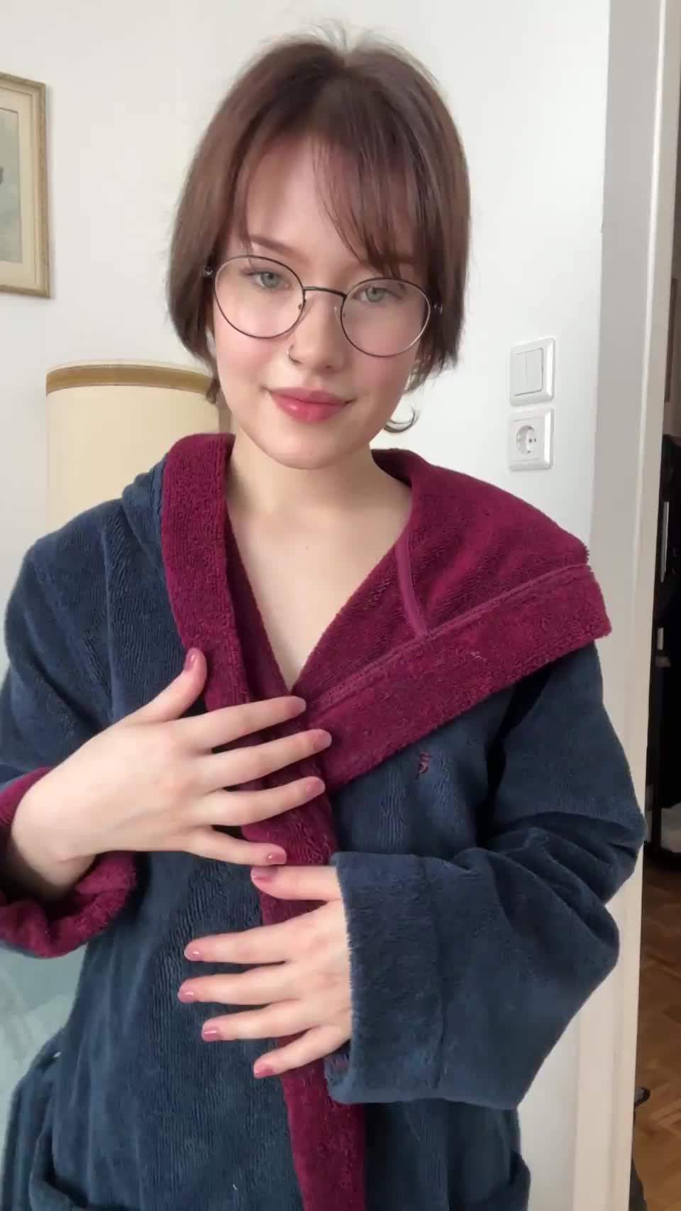 Join my personal journey of exploring my body ;3 : video clip