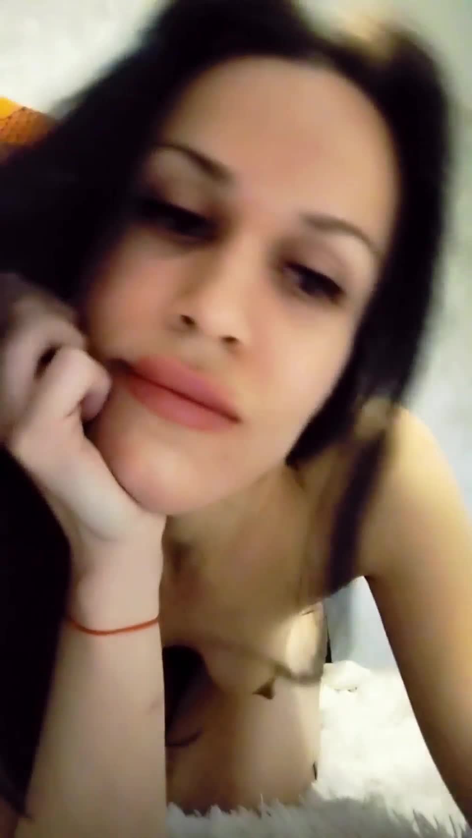 19 Bored and horny, Whoever likes this wont regret it : video clip