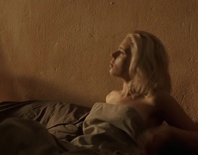 Be honest, how long would you last inside Scarlett Johansson : video clip