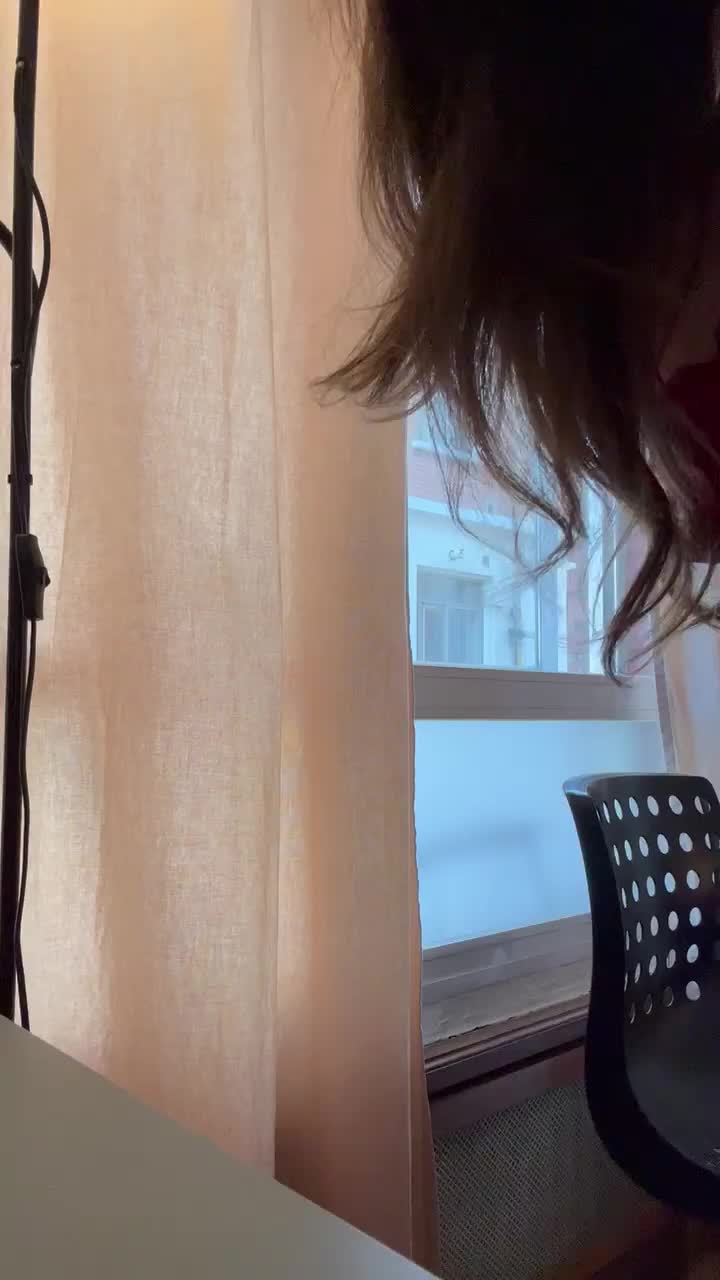 Love when daddy’s friends come over and can’t help staring at my ass : video clip