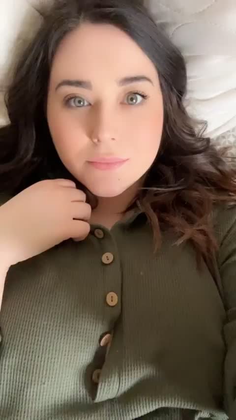 My eyes say breed me but my boobs say wreck me : video clip