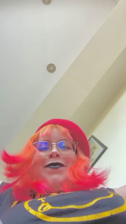 If you are a good sucker at asshole, I ll let you do the same with my clit : video clip