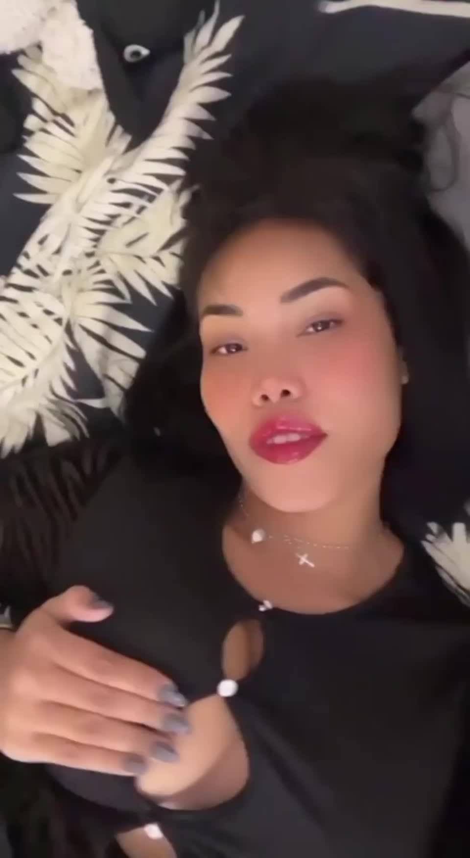 Spank until you get tired : video clip