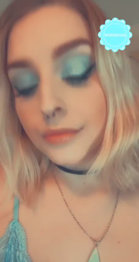 I want a daddy I can tease and make happy : video clip