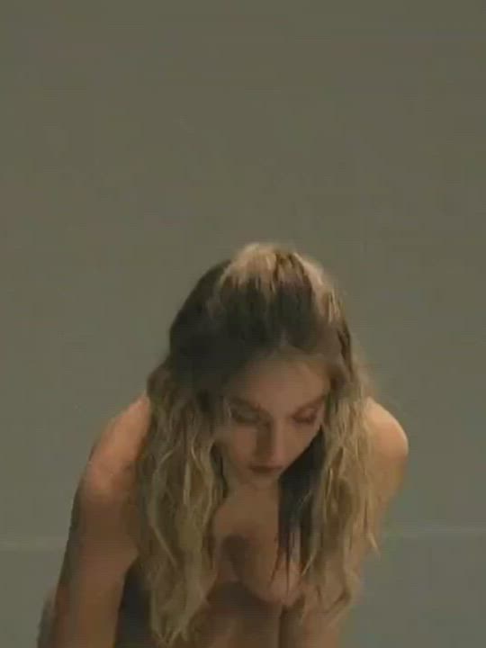 Sydney Sweeney nude scenes in her new movie "The Voyeurs" : video clip