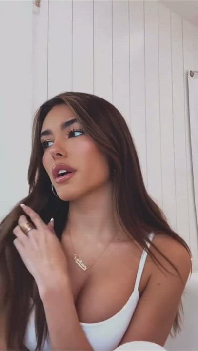 Madison beer has such amazing dick sucking lips. Jerking so hard : video clip