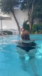 Flashing at the hotel pool : video clip