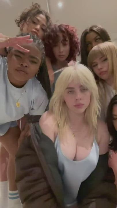 These are the two big reasons for the Billie Eilish obsession : video clip