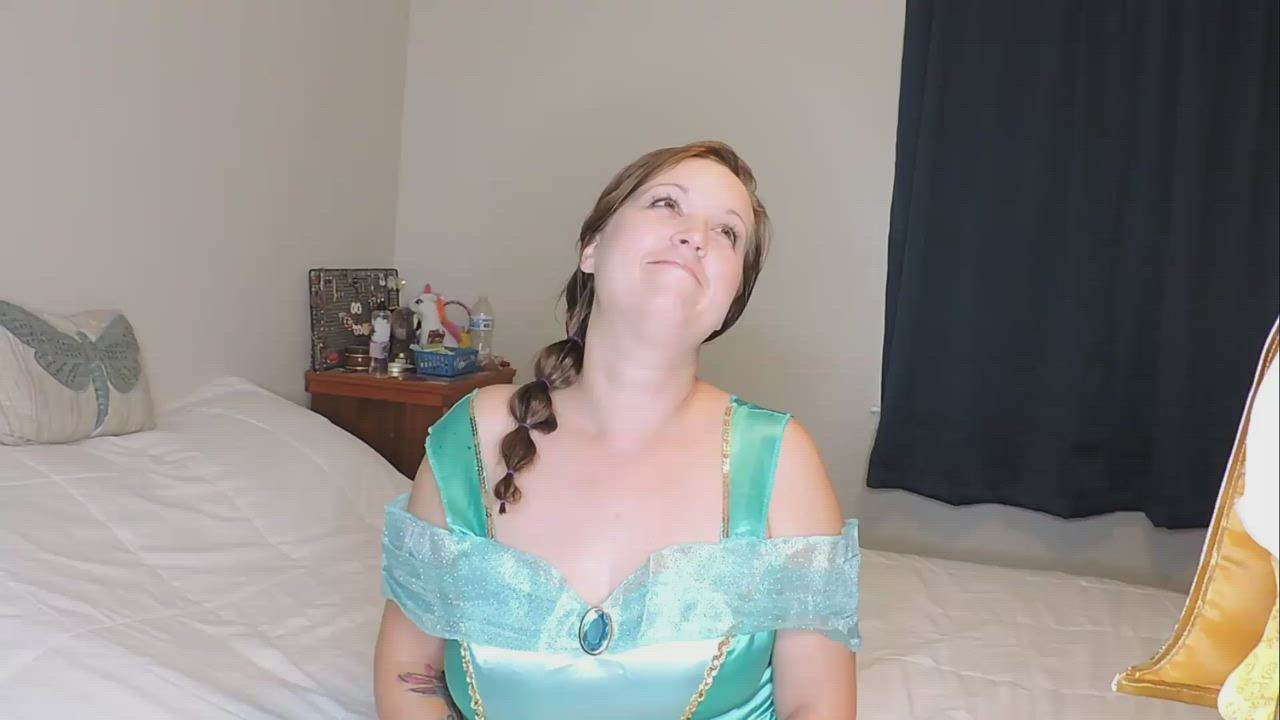 Princess Jasmine is thick as fuck! : video clip