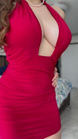 my new dress can barely hold them in (19f) : video clip