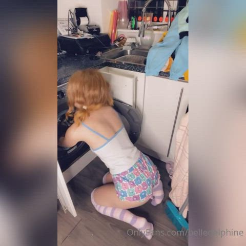 pretty babe gets stuck in the washing machine and gets fucked by her step bro : video clip