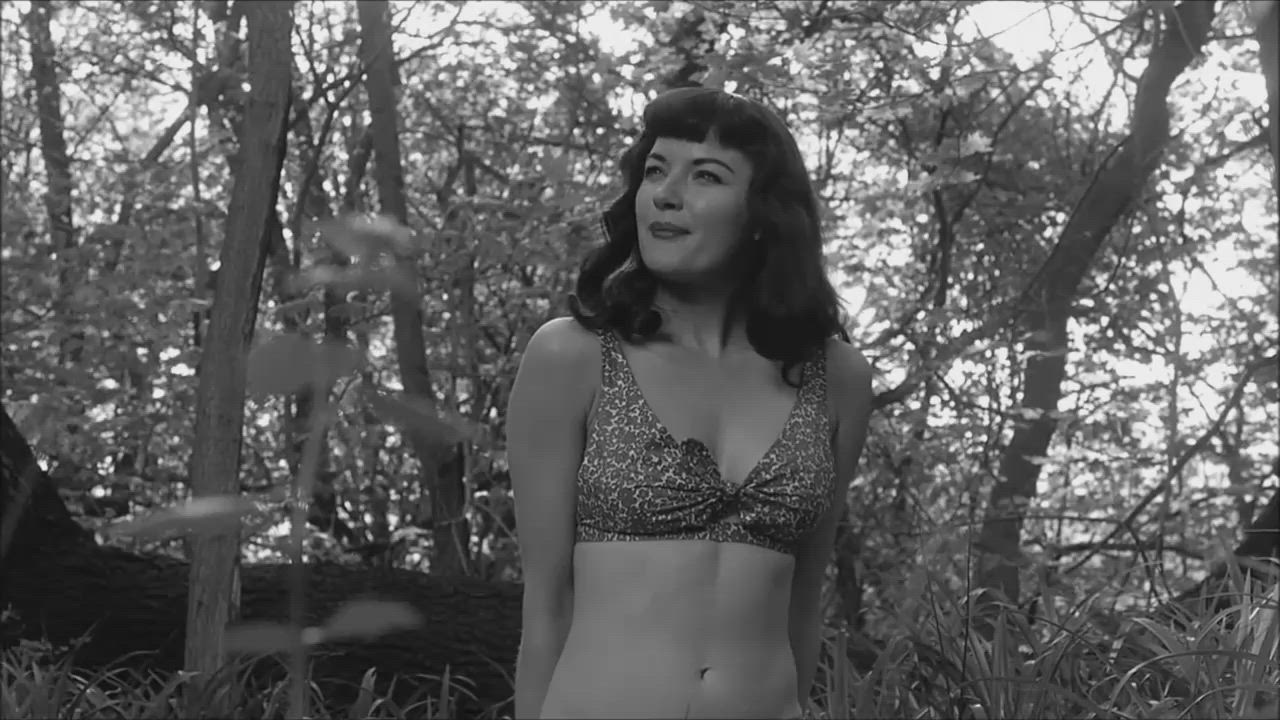 Gretchen Mol in The Notorious Bettie Page. 2005 : video clip