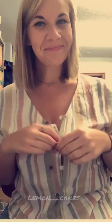 If only my boss were here to help me unbutton😅 (f) : video clip