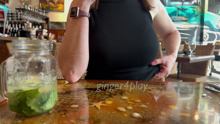 Showing a little skin at the Cuban restaurant [Gif] : video clip