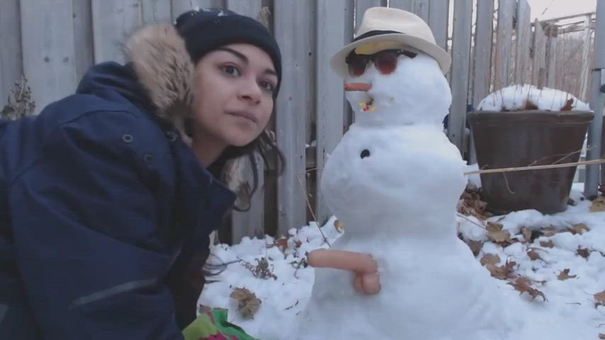 Having fun with her snowman : video clip