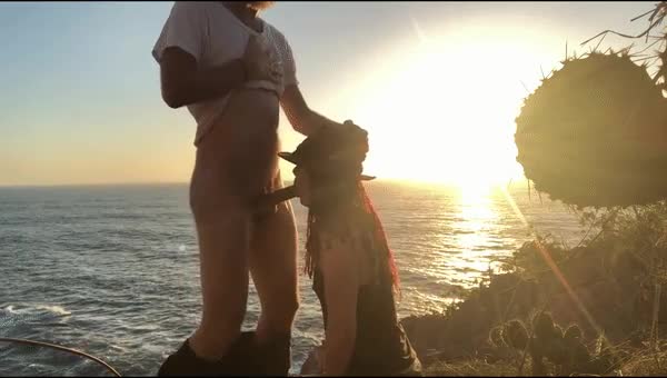 A life moment: enjoying sunset on a beach in mexico, facefucking your cute yoga instructor (oliviajarden) : video clip