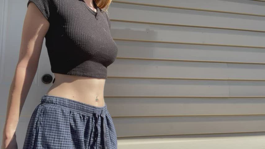Tight body, perky tits : video clip