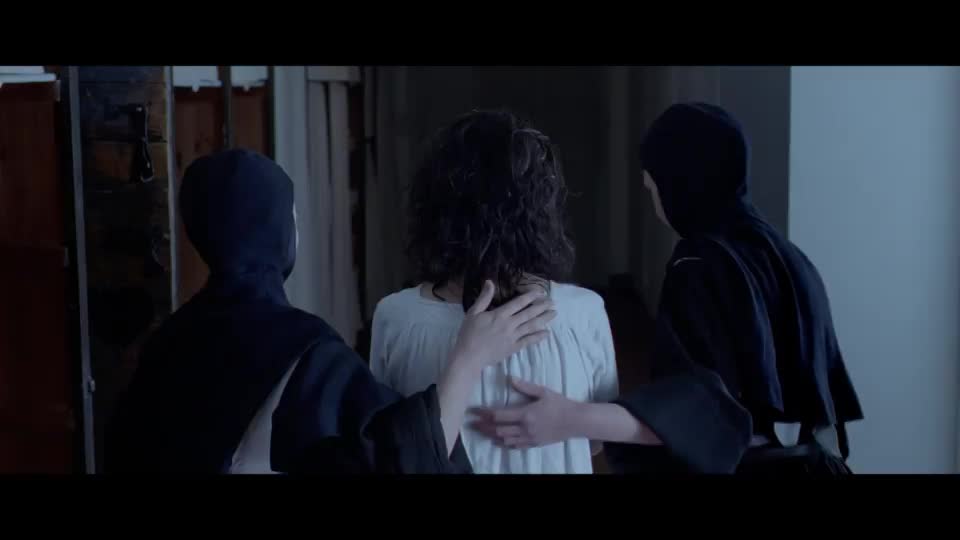 Juliette Binoche hot body in french film Camille Claudel 1915 (2013) - slowed at 60fps + zoom : video clip