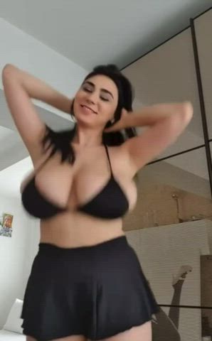 Are bouncing tits your trigger? : video clip