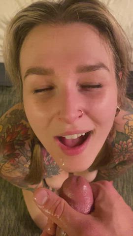Having fun getting a huge load on my face : video clip