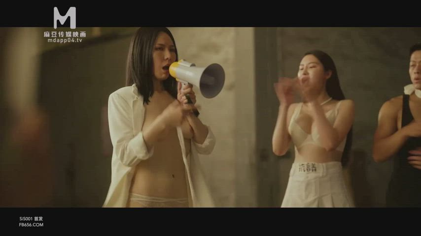 Fucking three beautiful Asians : video clip