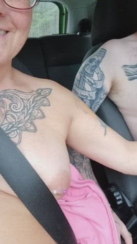 Being naked in the car should be mandatory : video clip