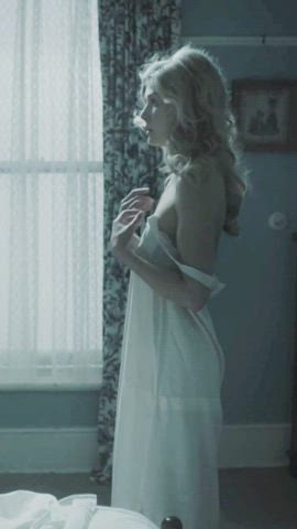 Rosamund Pike in WOMEN IN LOVE (2011) : video clip