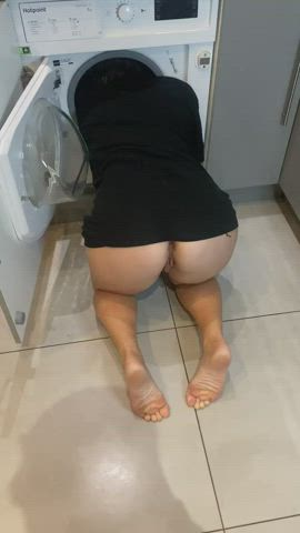 Would you fuck my pussy while I’m stuck in the washing machine? : video clip