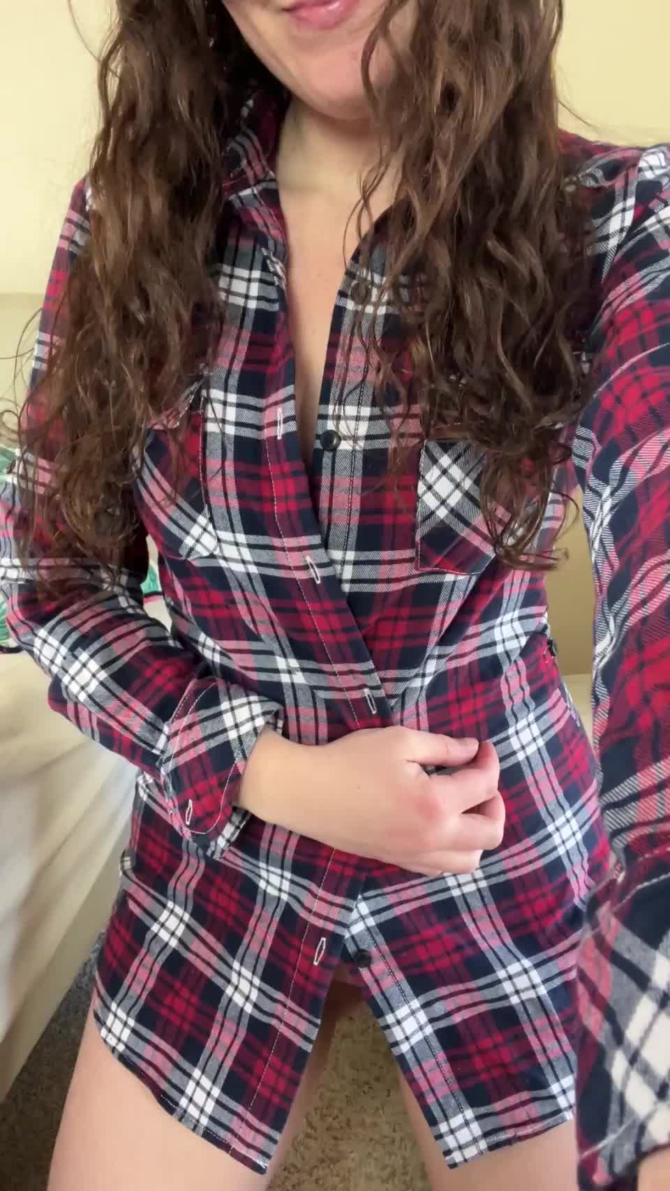 are you into girls in just flannels? :) : video clip