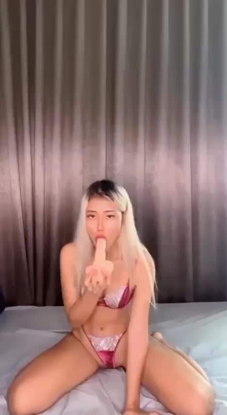 Would you let this small asian girl suck you like this? : video clip